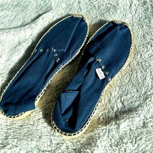 SUPER CUTE Navy Blue Flats 💙